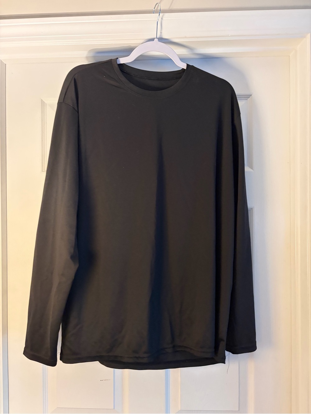 Men's Black Long-Sleeve Crewneck Performance Tee